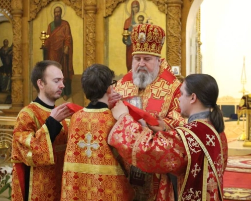 В день Радоницы Епископ Сергий совершил Божественную литургию