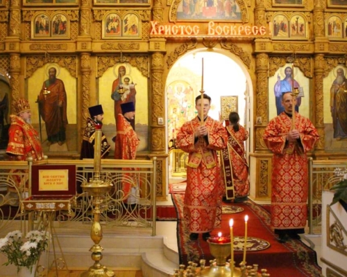 Епископ Сергий совершил Божественную литургию в день Победы