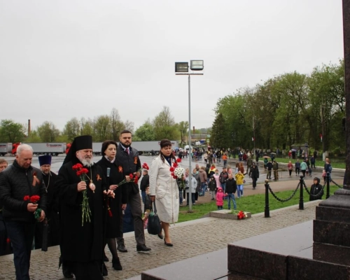 Преосвященнейший Епископ Сергий принял участие в параде Победы