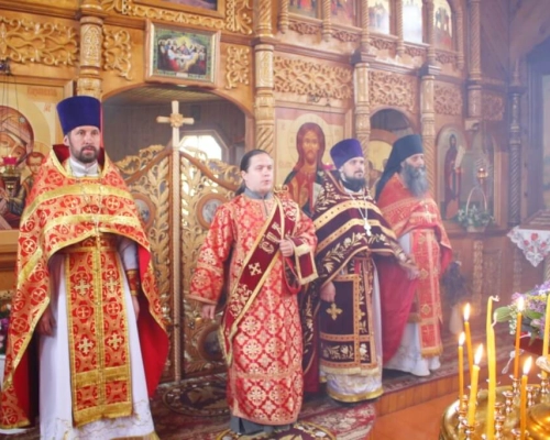 праздничное богослужение в храме Равноапостольных Мефодия и Кирилла п. Угра