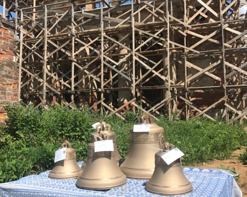 Освящение колоколов в восстанавливаемом храме Святой Троицы д. Федяево