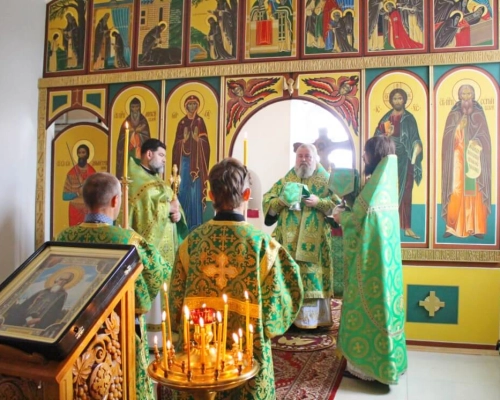 Преосвященнейший Епископ Сергий возглавил праздничную Божественную литургию