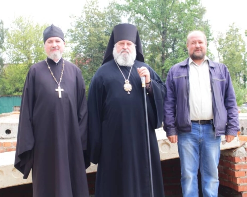 Епископ Сергий посетил строящуюся площадку нового храма Архангела Михаила г. Сафоново