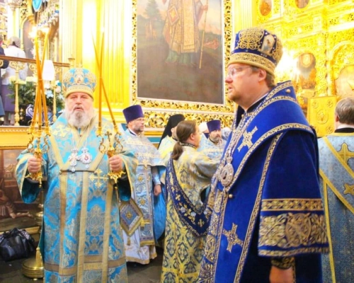 Ранняя Божественная литургия в день праздника Одигитрии Смоленской
