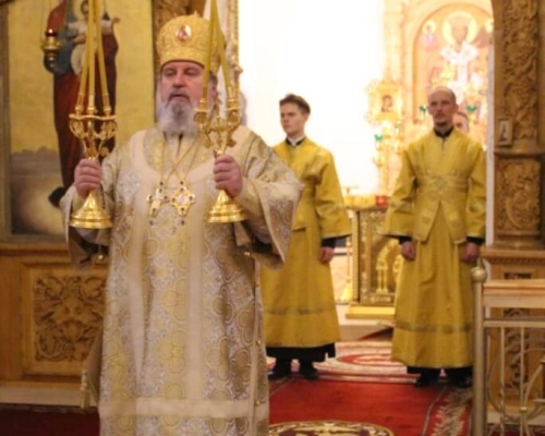 Епископ Вяземский и Гагаринский Сергий возглавил Божественную литургию в Свято-Троицком кафедральном