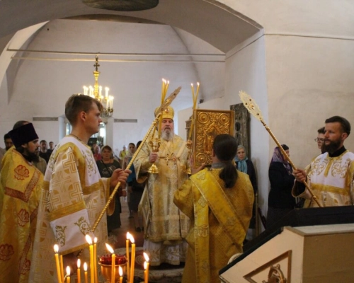 Божественная литургия в Неделю 11-ю по Пятидесятнице, в день попразднства Успения Пресвятой Богороди