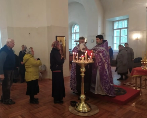 Праздничные богослужения по случаю Двунадесятого праздника Воздвижения Креста Господня