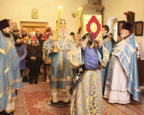 Архиерейское богослужение в праздник Покрова Пресвятой Богородицы в храме села Покров