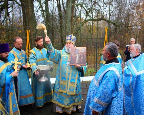 Архиерейское богослужение в праздник Покрова Пресвятой Богородицы в храме села Покров