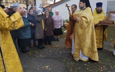 Сычевляне проводили ковчег со святыми мощами угодников Божиих