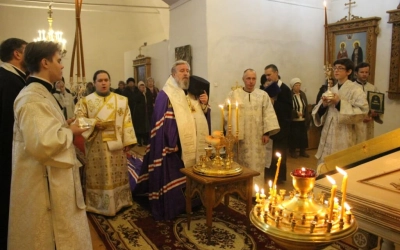 Служение епископа Сергия накануне двунадесятого праздника Крещения Господня