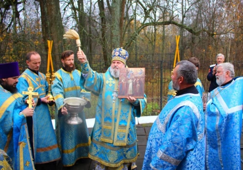 Архиерейское богослужение в праздник Покрова Пресвятой Богородицы в храме села Покров