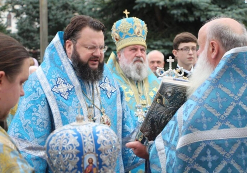 В главном соборном храме города Вязьма была совершена торжественная Божественная литургия в честь иконы Божией Матери «Иверская»