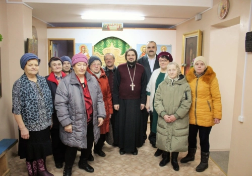 В молельной комнате деревни Касня прошёл праздничный молебен