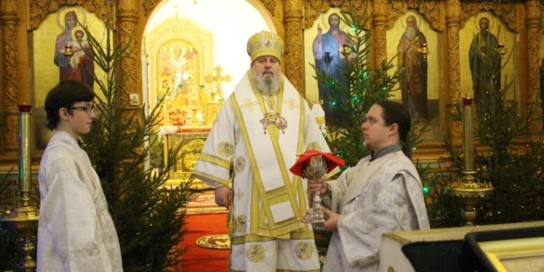 Преосвященнейший Сергий, Епископ Вяземский и Гагаринский возглавил Божественную литургию в праздник Собора Пресвятой Богородицы