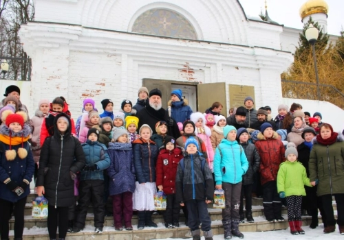 В Духовно-просветительском центре Вяземской епархии состоялась Рождественская Архиерейская ёлка для детей