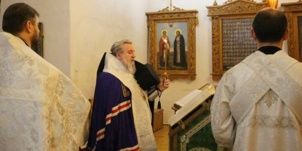 Епископ Сергий совершил последование Царских часов и изобразительных в Свято-Троицком соборе г. Вязьма