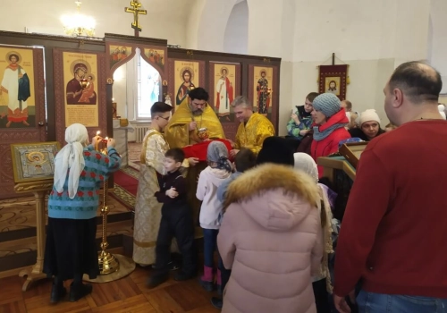 В Тихвинском храме г. Гагарин, в Прощенное Воскресенье состоялась Божественная литургия