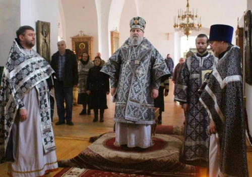 Епископ Вяземский и Гагаринский Сергий совершил Литургию Преждеосвященных Даров в Свято-Троицком кафедральном соборе г. Вязьма