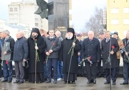 Митрополит Смоленский и Дорогобужский Исидор и Епископ Вяземский и Гагаринский Сергий приняли участие в торжестве по случаю 86-летия со дня рождения первого космонавта планеты Юрия Гагарина