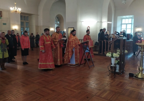 В День Победы была совершена Литургия и панихида в Тихвинском храме города Гагарин