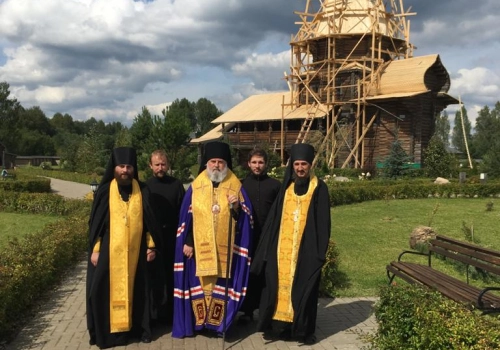 Епископ Вяземский и Гагаринский Сергий совершил чин освящения новых куполов с крестами в Свято-Владимирском мужском монастыре на истоке Днепра