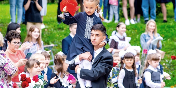 В День Знаний священство Вяземской епархии приняло участие в торжественных школьных линейках