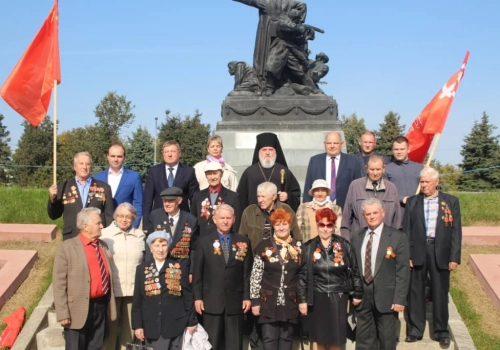 Епископ Вяземский и Гагаринский Сергий принял участие в митинге, посвящённом 77-й годовщине освобождения Смоленщины от немецко-фашистских захватчиков