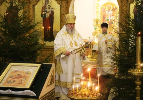 Преосвященнейший Сергий епископ Вяземский и Гагаринский возглавил Рождественскую Божественную литургию в Свято-Троицком кафедральном соборе города Вязьма