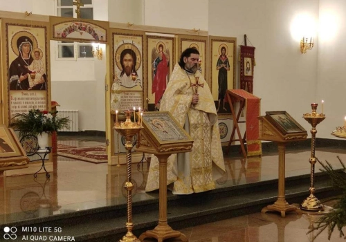 В Благовещенском соборе города Гагарин были совершены уставные богослужения, Царские часы и Божественная литургия