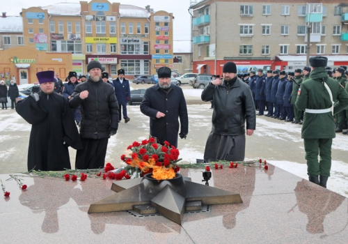 У мемориала «Вечный огонь» прошли мероприятия, посвященные 78-й годовщине освобождения города Вязьма от немецко-фашистских захватчиков