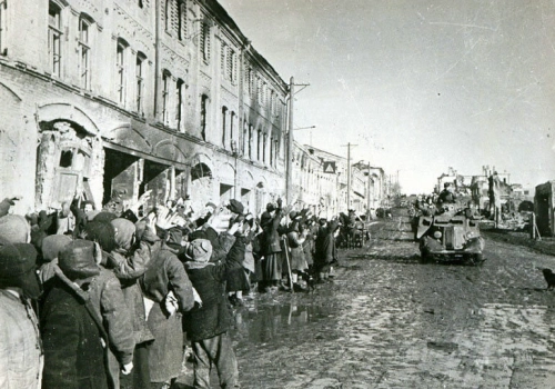 На Вяземском ратном поле в день освобождения Вязьмы от немецко-фашистких захватчиков прошло праздничное мероприятие