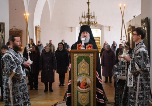 Епископ Вяземский и Гагаринский Сергий возглавил служение Великого повечерия с чтением второй части Великого покаянного канона преподобного Андрея Критского