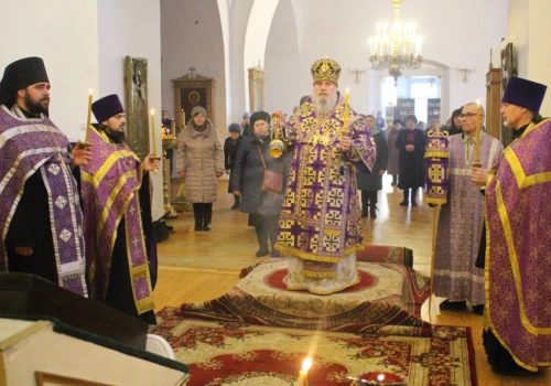 Накануне Недели 1-ой Великого поста. Торжества Православия, Епископ Вяземский и Гагаринский Сергий совершил Всенощное бдение в Свято-Троицком кафедральном соборе города Вязьма