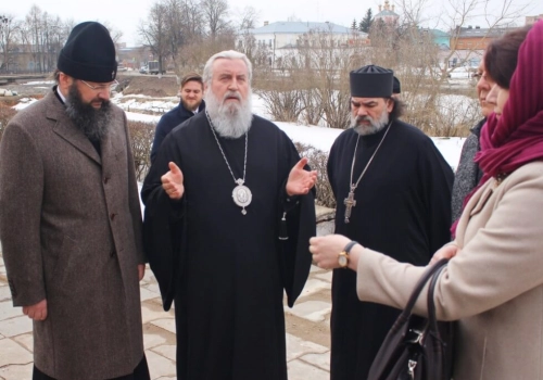 В Благовещенском соборе Архиерейского подворья города Гагарин состоялось совещание по вопросам благоустройства территории вокруг Благовещенского собора