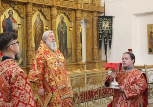 Епископ Вяземский и Гагаринский Сергий возглавил служение Божественной литургии в Свято-Троицком кафедральном соборе города Вязьма