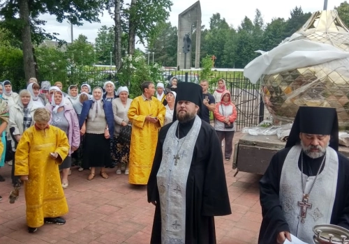 Божественная Литургия в праздник Вознесения Господня в храме «Всех Скорбящих Радосте» села Карманово