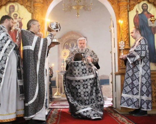Епископ Сергий совершил Литургию Преждеосвященных Даров в Троицком соборе