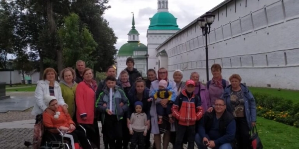 Добровольцы гуманитарного склада Вяземского благочиния совершили паломническую поездку в Свято-Троицкую Сергиеву Лавру