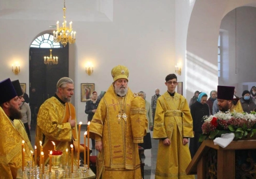 В день памяти Апостола и Евангелиста Иоа́нна Богослова, Преосвященнейший Сергий, епископ Вяземский и Гагаринский совершил Божественную литургию в Благовещенском соборе г. Гагарин