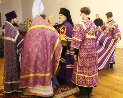 служение Епископа Сергия в день памяти Вмч. Фео́дора Ти́рона и блж. Матро́ны Московской