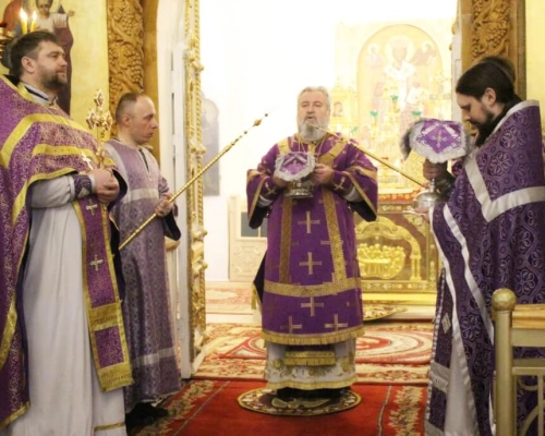 служение Епископа Сергия в день памяти Вмч. Фео́дора Ти́рона и блж. Матро́ны Московской
