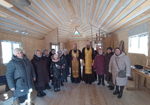 В Вязьме состоялась молитва в строящемся храме Трёх Святителей.