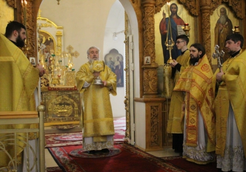 Преосвященнейший Сергий, епископ Вяземский и Гагаринский совершил Божественную Литургию в Свято-Троицком кафедральном соборе города Вязьмы