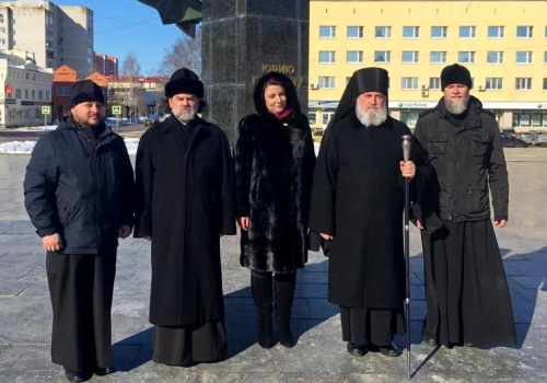 В День Рождения Первого космонавта планеты Земля Епископ Вяземский и Гагаринский Сергий посетил город Гагарин