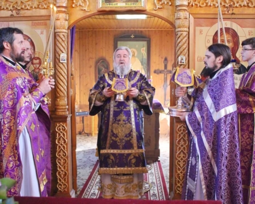 служение Епископа Сергия в третью Неделю Великого поста, Крестопоклонную