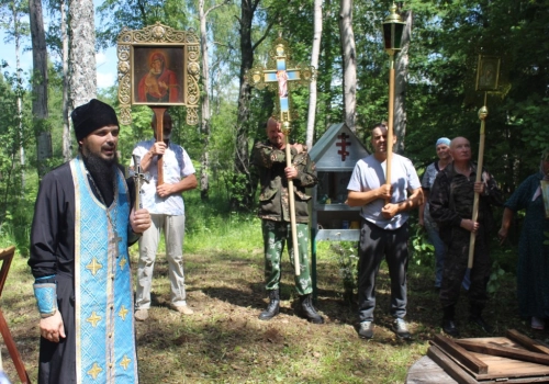 Крестный ход до Святого источника в честь Владимирской иконы Божией Матери