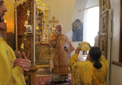 Правящий архиерей совершил Божественную Литургию в Свято-Троицком кафедральном соборе города Вязьмы