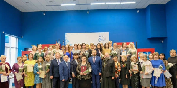 Руководитель ОРОиК принял участие в поздравлении Вяземских педагогов с Днем учителя