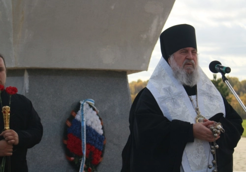 Перезахоронение останков солдат Великой Отечественной Войны, найденных в ходе Вахты Памяти на Вяземской земле